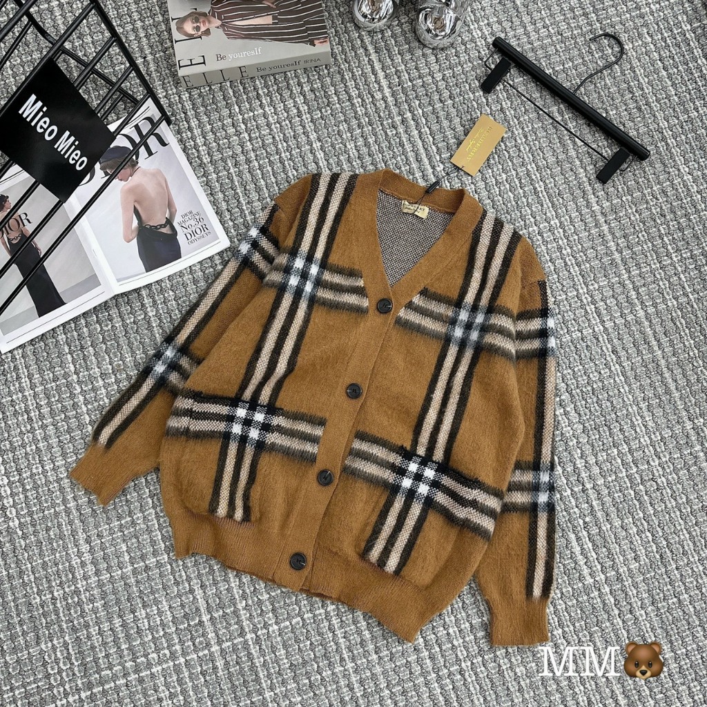 Áo len cardigan nâu phối kẻ đẹp mắt thời trang hàng QCL1