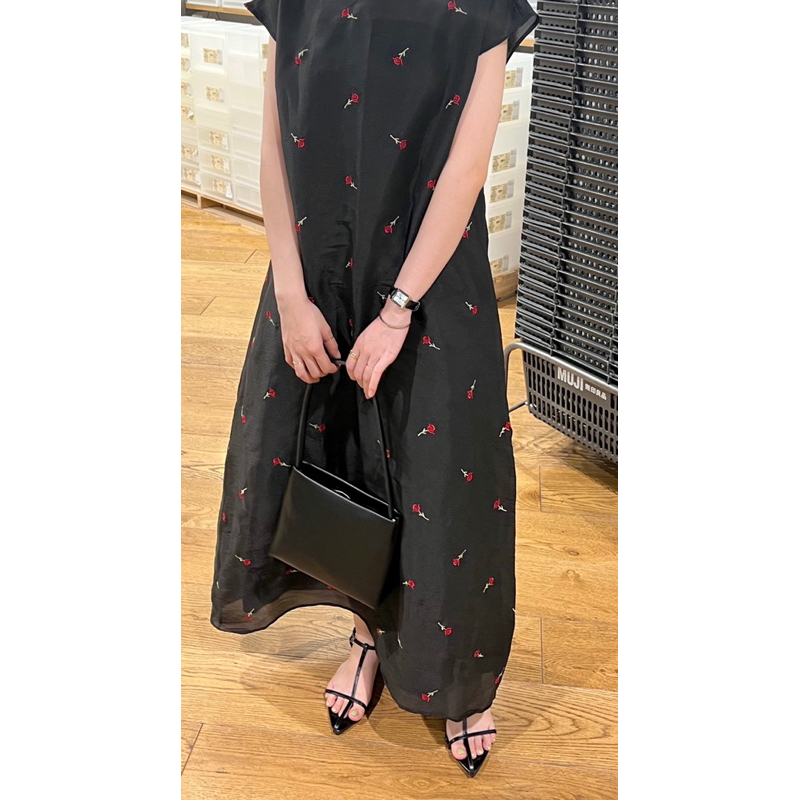 Váy Lisa/Rosie tơ thêu hoa 2 lớp dáng dài