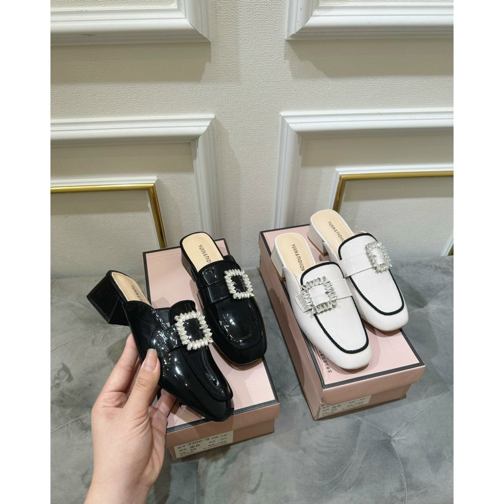 Giày Sục Nữ Moca Thời Trang Mũi Vuông Da Bóng Đính Khuy Đá 3306-8