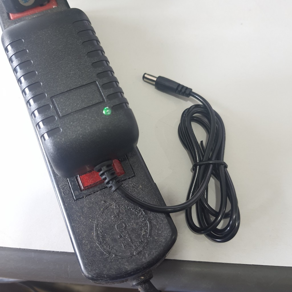 Sac binh ac quy xe điện 12V-1A chân cắm tròn 5.5x2.5mm có đèn báo sạc tự ngắt khi đầy sạc nhanh sac xe dien do choi