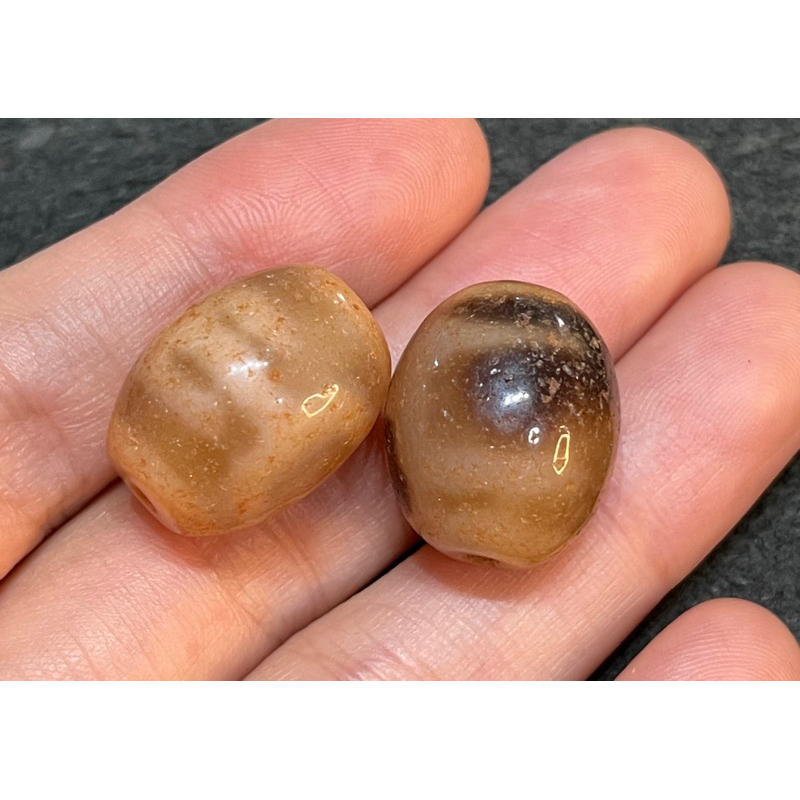 Dzi tây tạng màu đen cam dzi thiên châu nhiều hình size 17*16mm