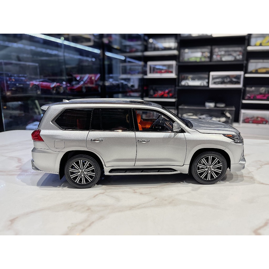 XE MÔ HÌNH LEXUS LX570 SUPER SPORT SILVER,TỶ LỆ 1/18 LCD MODEL