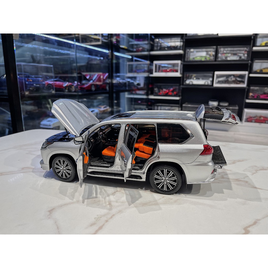 XE MÔ HÌNH LEXUS LX570 SUPER SPORT SILVER,TỶ LỆ 1/18 LCD MODEL