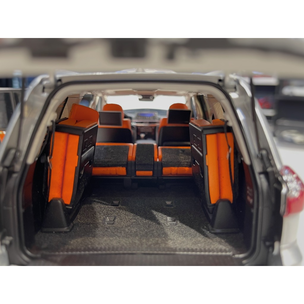 XE MÔ HÌNH LEXUS LX570 SUPER SPORT SILVER,TỶ LỆ 1/18 LCD MODEL