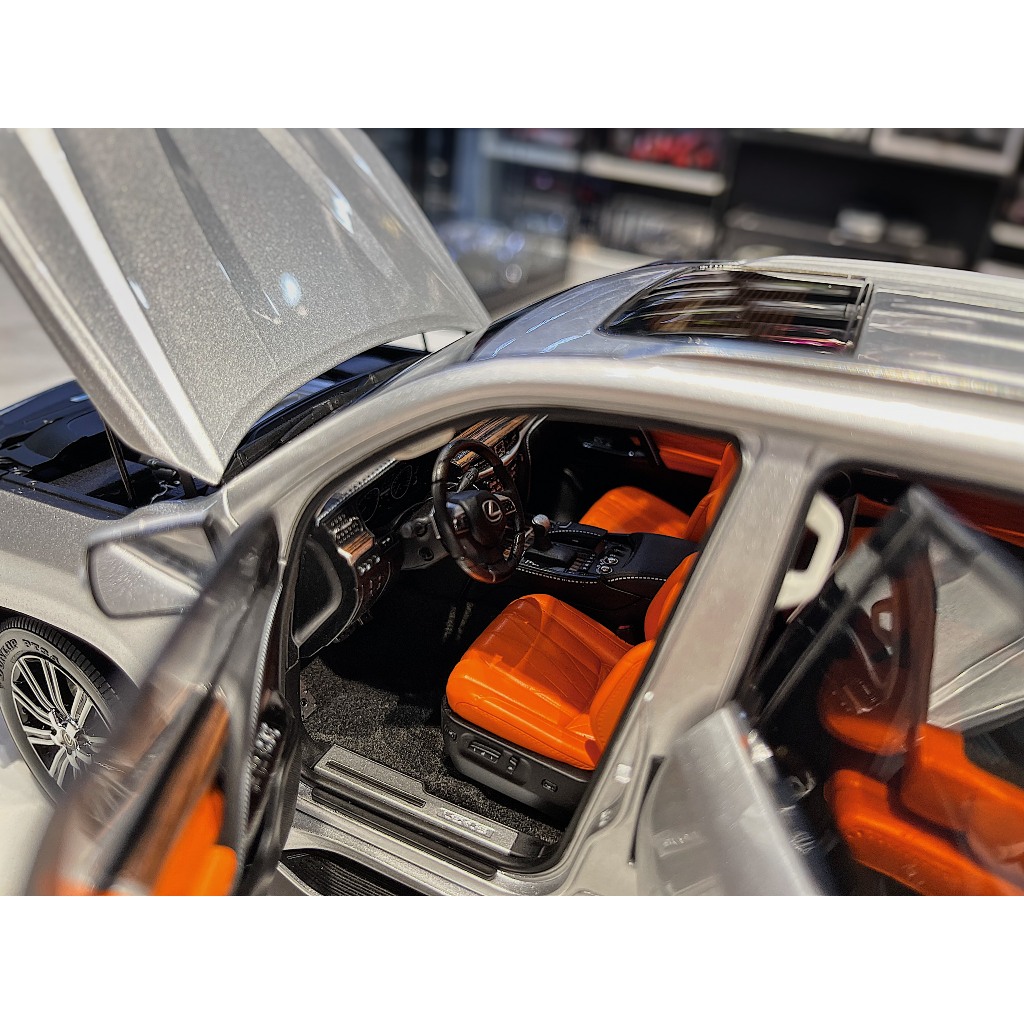 XE MÔ HÌNH LEXUS LX570 SUPER SPORT SILVER,TỶ LỆ 1/18 LCD MODEL