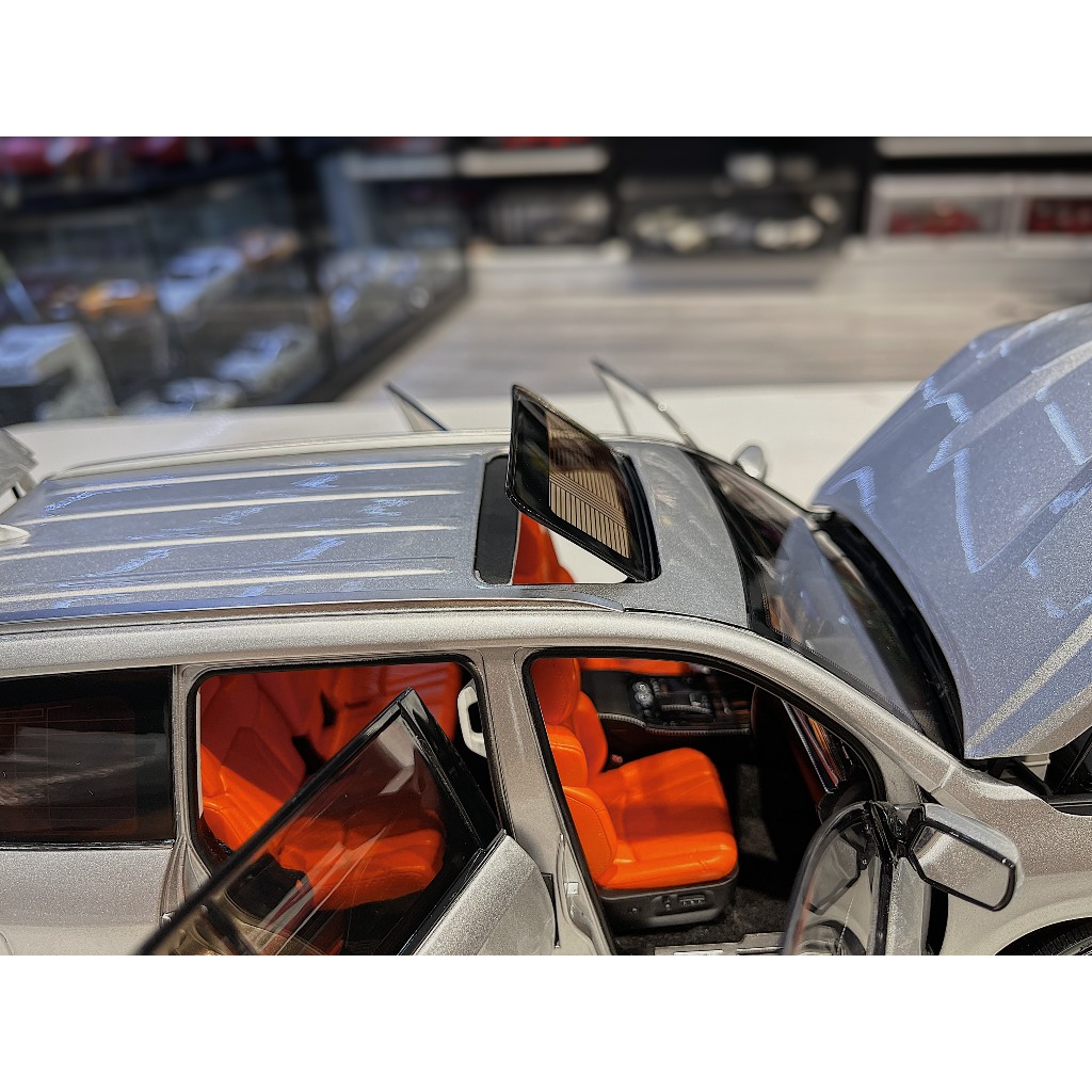 XE MÔ HÌNH LEXUS LX570 SUPER SPORT SILVER,TỶ LỆ 1/18 LCD MODEL