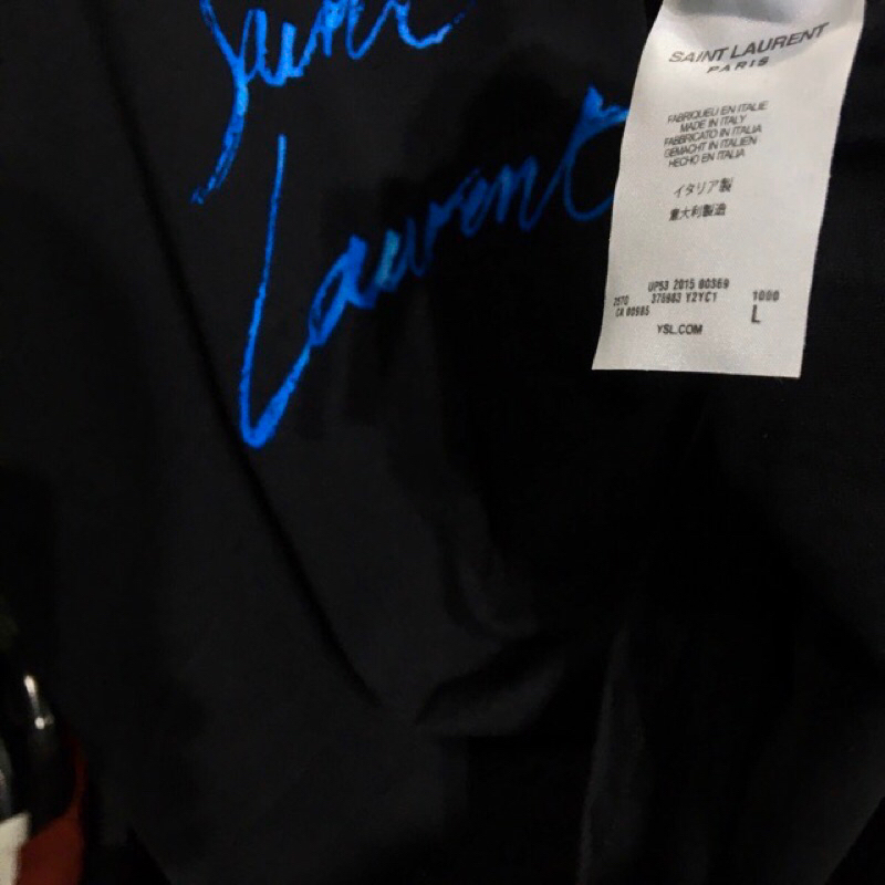 Áo  thun đen mỏng chữký