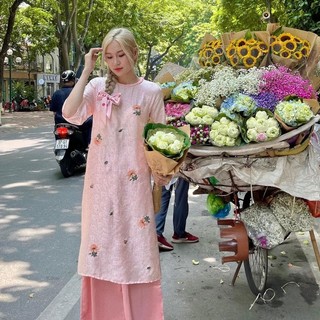 Áo dài cách tân chất liệu gấm xuông thêu hoa nổi trẻ trung cao cấp