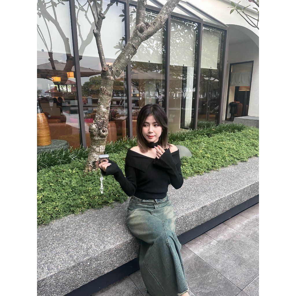 Áo len trễ vai tay loe Peony Top kèm hoa cài và dây len - Ceni Daily