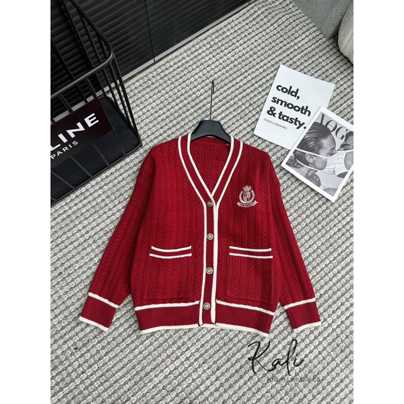 Cardigan huy hiệu