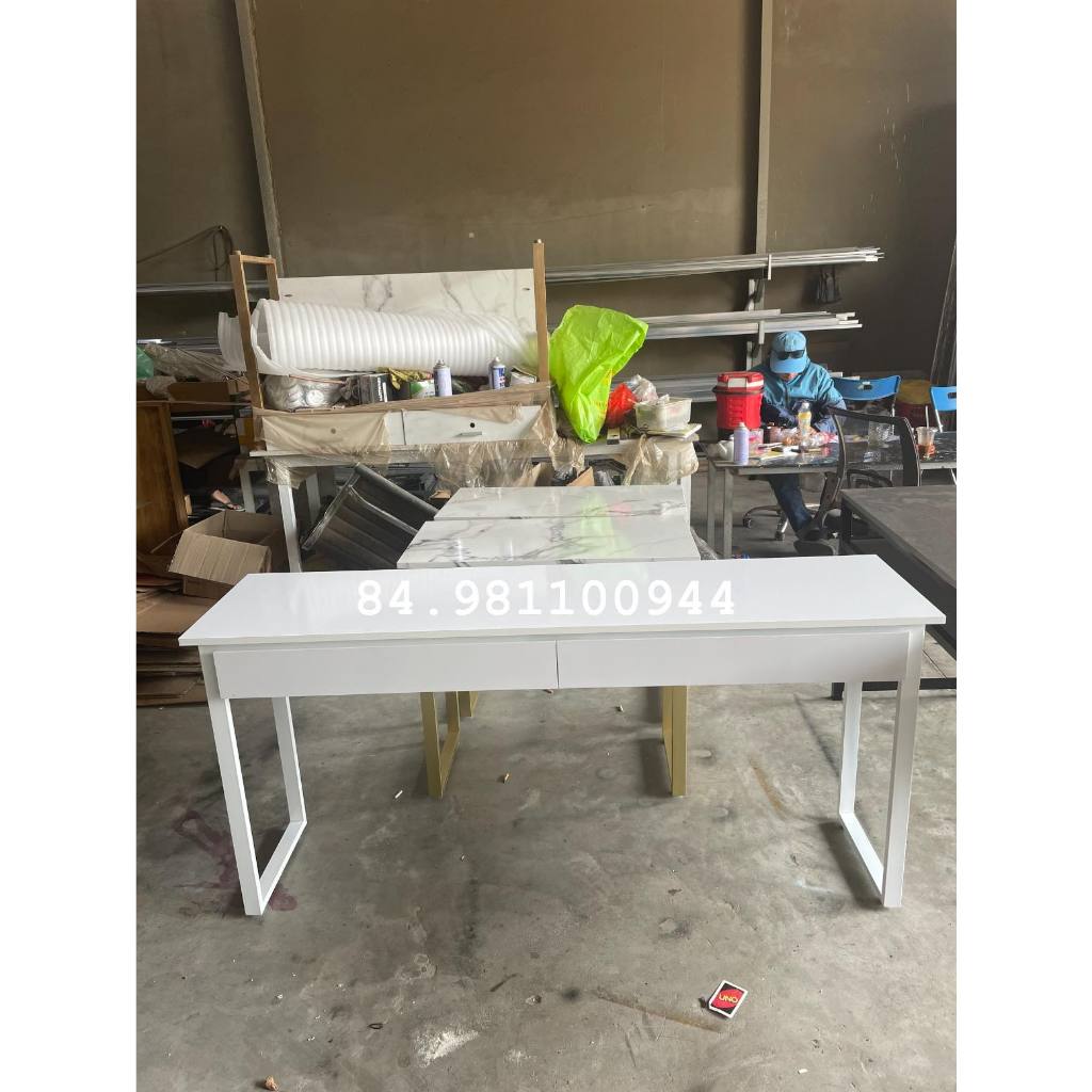 Bàn nail có 3 ngăn kéo dài 1m6