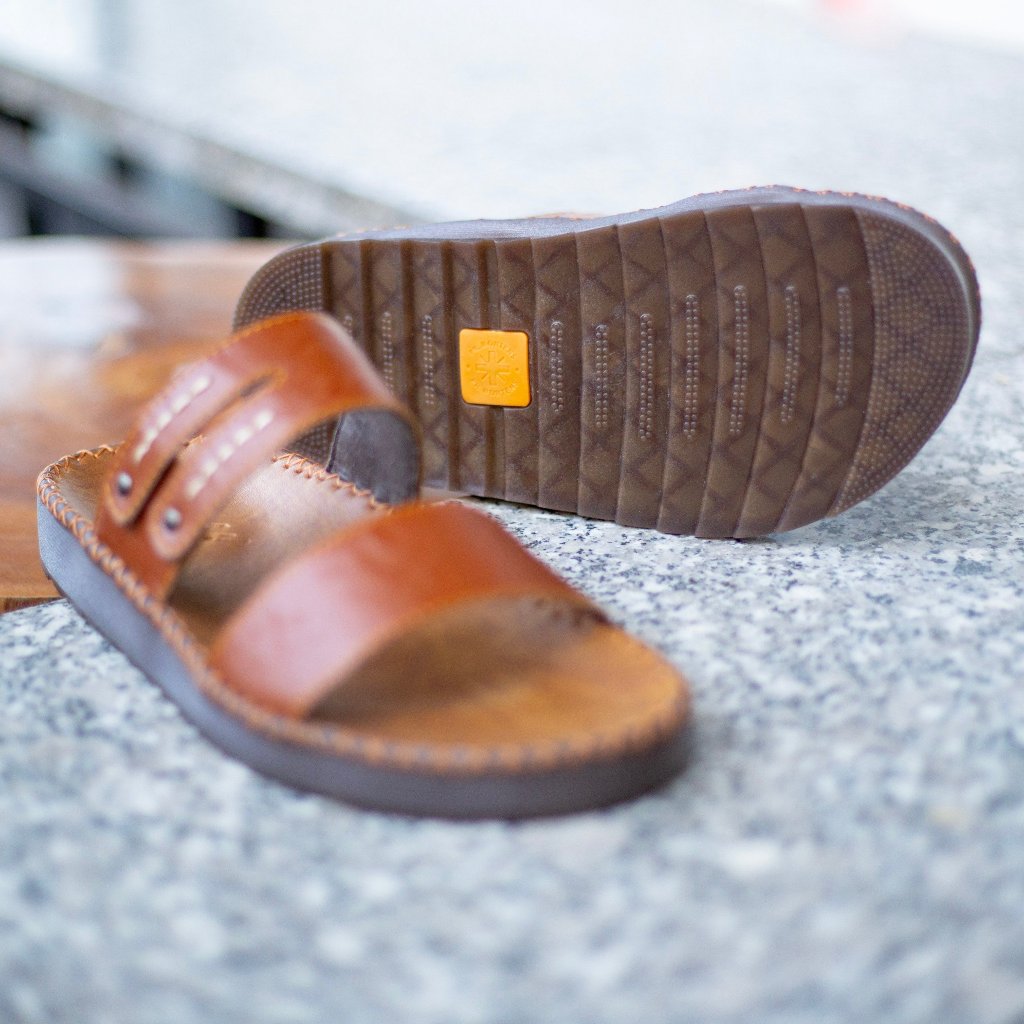 Dép da nam 2 quai da bò quốc dân,may quai và đế toàn bộ.