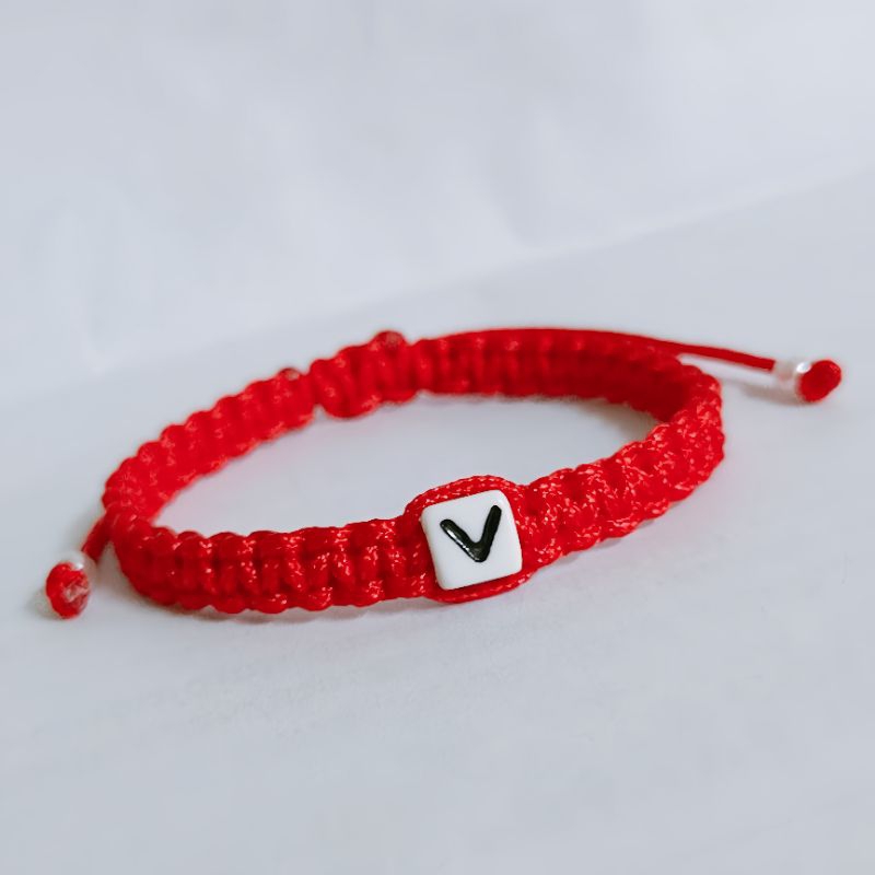 Vòng cặp tình yêu , vòng cặp tình bạn, vòng tay đeo nhóm,...có thể chọn chữ cái theo tên của người dùng.