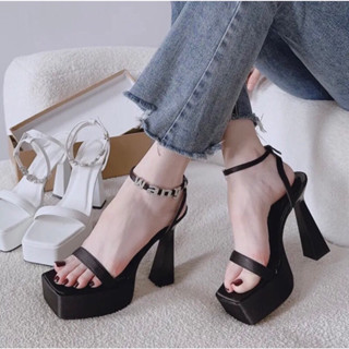 Sẵn Sll- Giày sandal cao gót quai mảnh Wang gót loe 11p