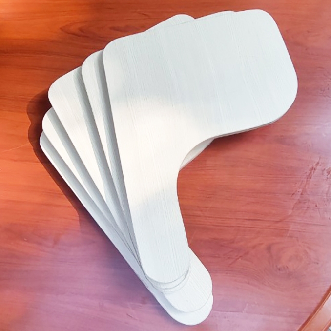 Mặt bàn gỗ thay thế cho ghế gấp liền bàn