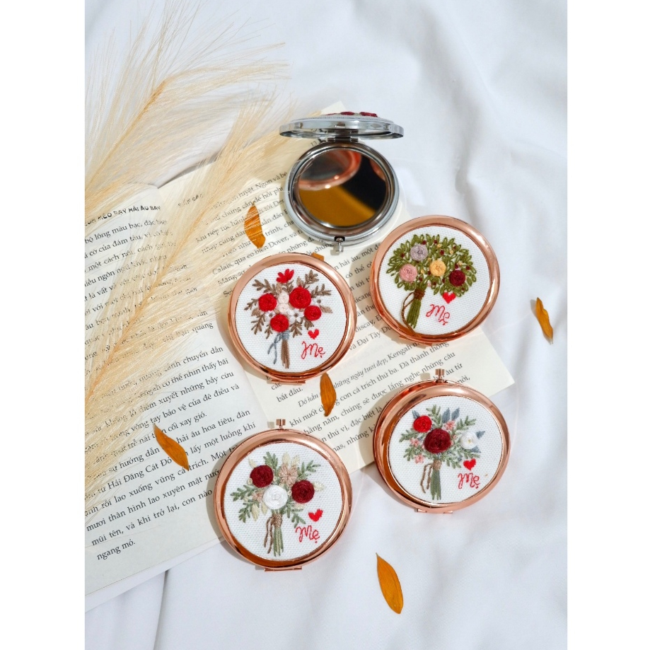 Gương mini thêu tay đoá hoa nhiều màu sắc