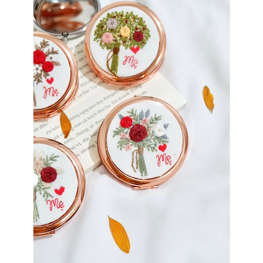 Gương mini thêu tay đoá hoa nhiều màu sắc