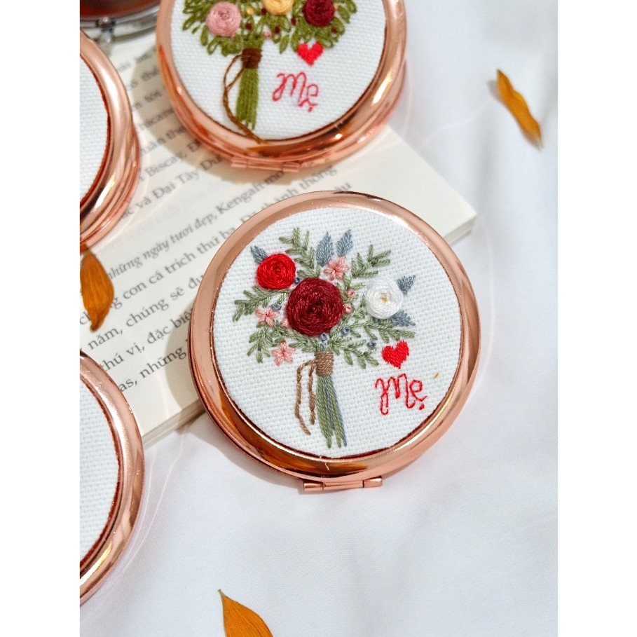 Gương mini thêu tay đoá hoa nhiều màu sắc