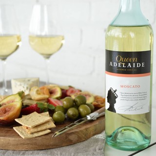 Vang Ngọt Úc Queen Adelaide Moscato 8,4% Niên Vụ 2022 (Vùng Nho Đông Nam Úc) Chai 750ml