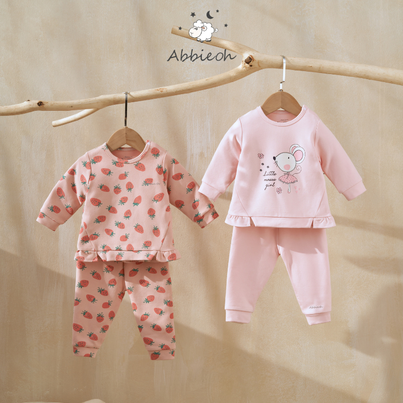 Bộ dài tay cotton ABBIEOH dày dặn hình dâu và gấu hồng cho bé gái từ 0-3 tuổi BO578