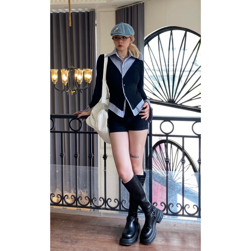 Áo thun đen phối sơ mi sọc xanh và trắng dáng ôm vạt nhọm siêu tôn eo Hari GenZ 8931 p0k26