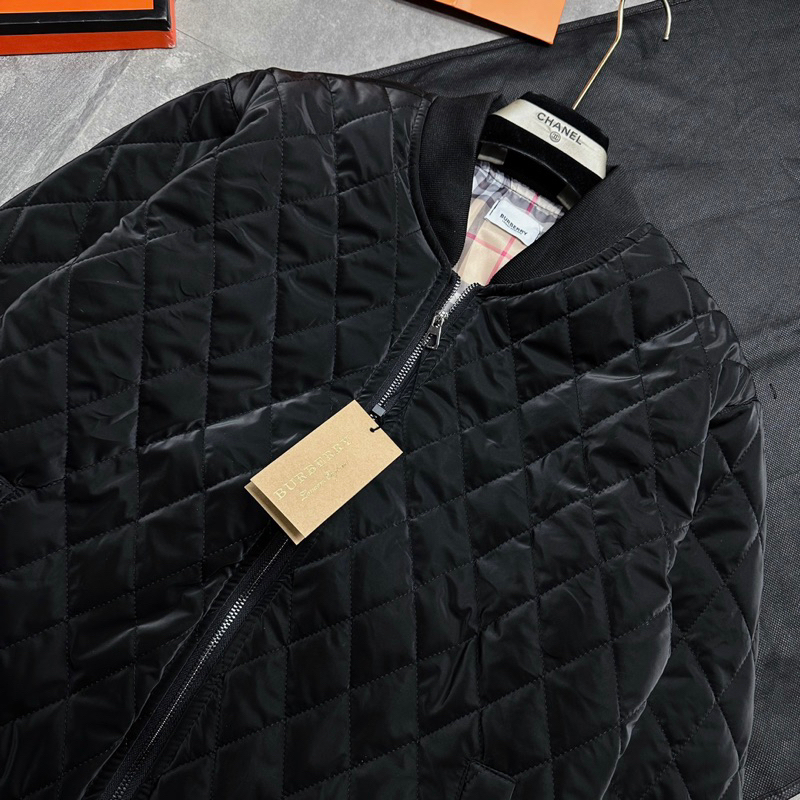 Áo khoác phao bomber nam Burberry nhung lì dệt chỉ quả trám đen lót gió kẻ sọc be 3 lớp dày dặn AK82P