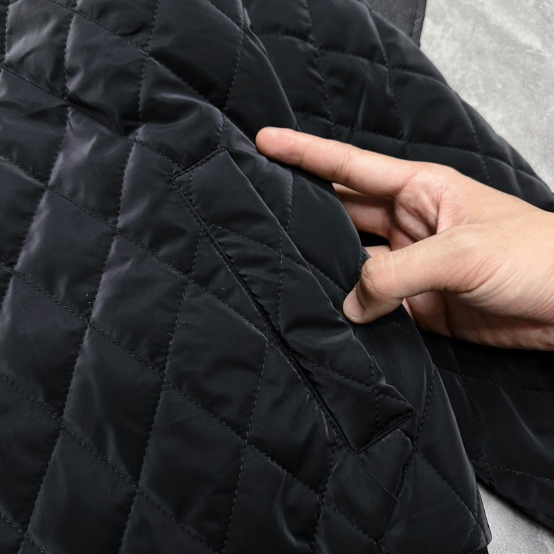 Áo khoác phao bomber nam Burberry nhung lì dệt chỉ quả trám đen lót gió kẻ sọc be 3 lớp dày dặn AK82P