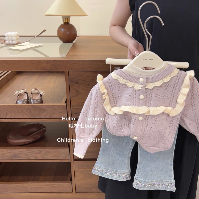 Set áo Cardigan quần Jeans loe thêu hoa style Hàn cho bé