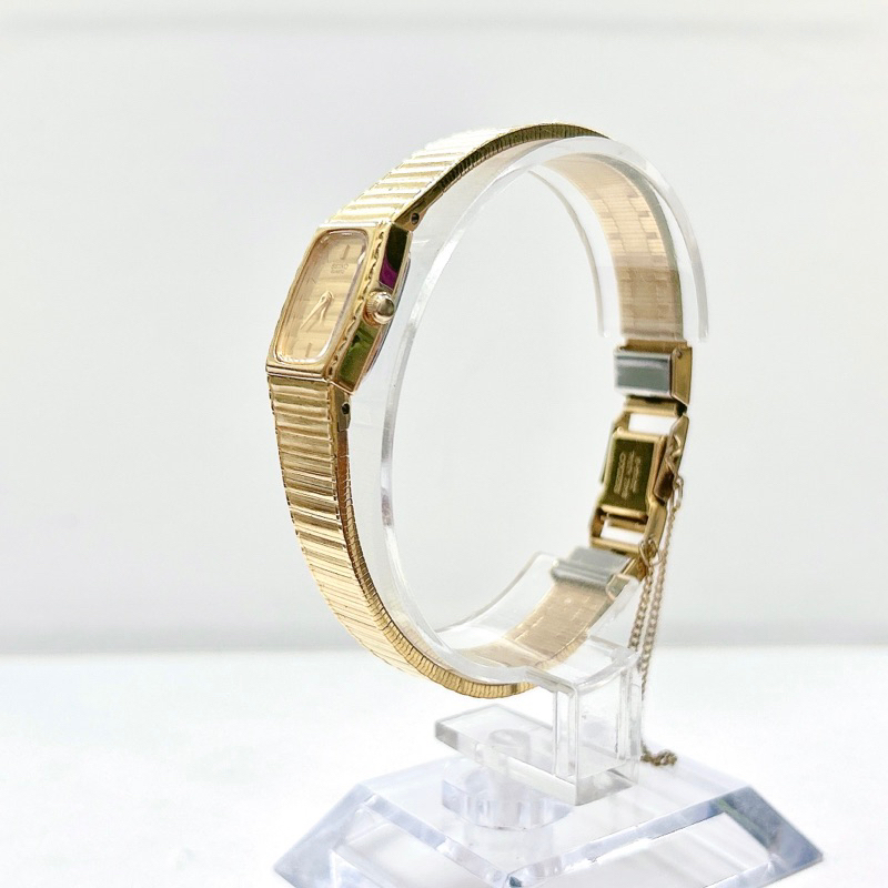 Đồng hồ si nữ hiệu Seiko, dáng còng vàng - secondhand watch