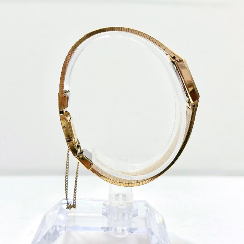 Đồng hồ si nữ hiệu Seiko, dáng còng vàng - secondhand watch