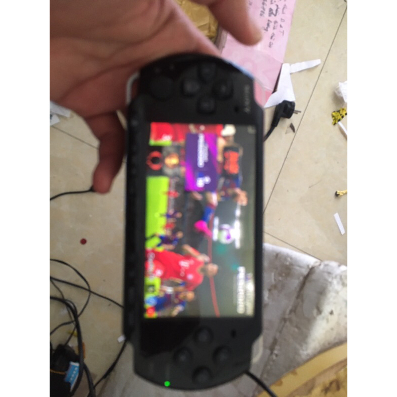 Máy chơi games sony psp3000 kèm thẻ 32g full games hay