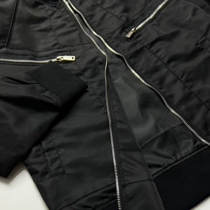 A15-Áo Khoác Gió Nam Thêu DSQ 290 Thời Trang Nam Màu Đen Chất Gió Lạnh Trơn Phối Mí Chi Tiết