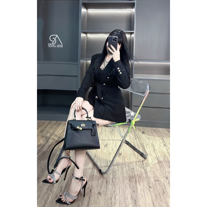 Váy vest phối cúc kèm đai sang chảnh