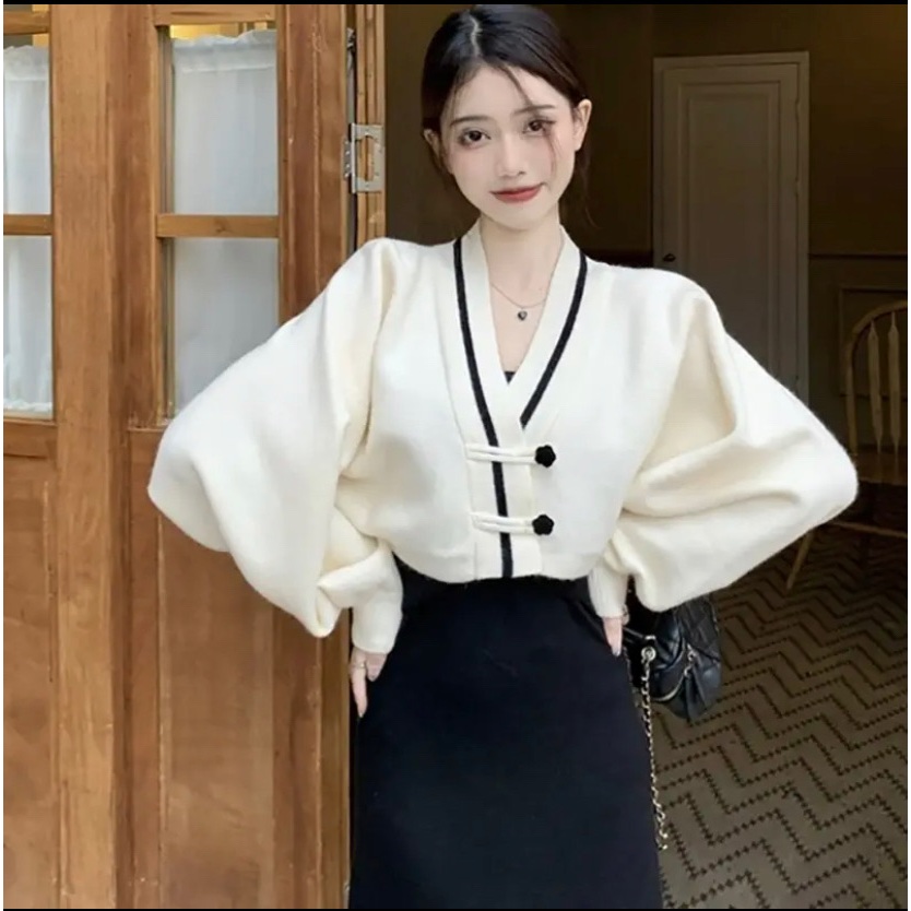 Áo Khoác Len Nữ Croptop Cúc Hoa Cánh Dơi michie.house Phối Viền Kiểu Cách Thu Đông - A354