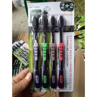 Bàn chải đánh răng than tre hàn quốc ( Vỉ 4 cái )
