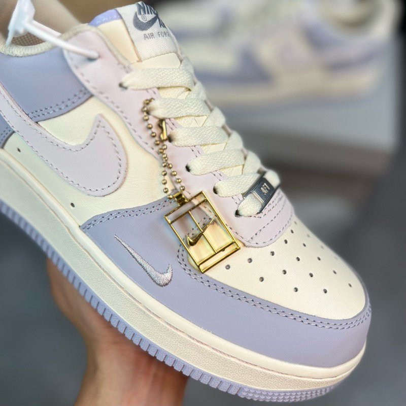Giày thể thao AF1 Khoai Môn Tím Trắng Móc Vàng
