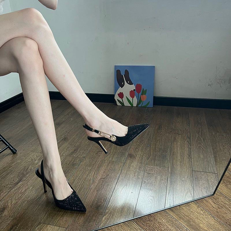 Giày cao gót đính ghim băng