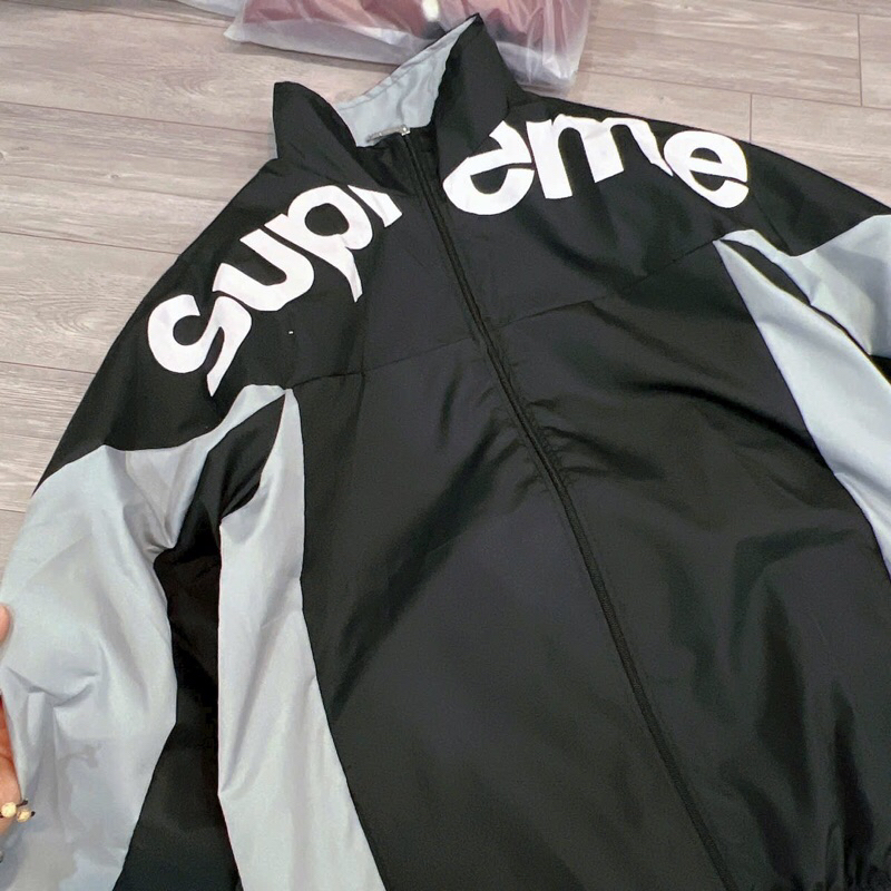 Áo khoác dù 2 lớp phối màu in chữ sup