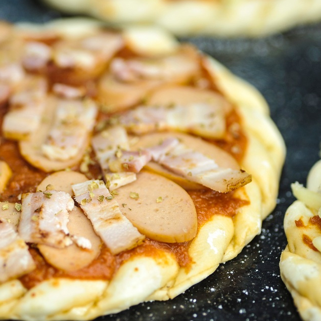 Pizza xúc xích - Ship Hoả Tốc Hà Nội