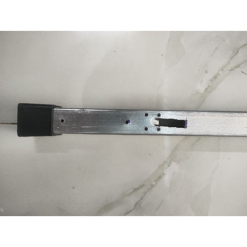 Thanh sắt vuông 2,5*2,5 dài 85cm cắt sãn ,khoan lỗ sẵn chế NCS