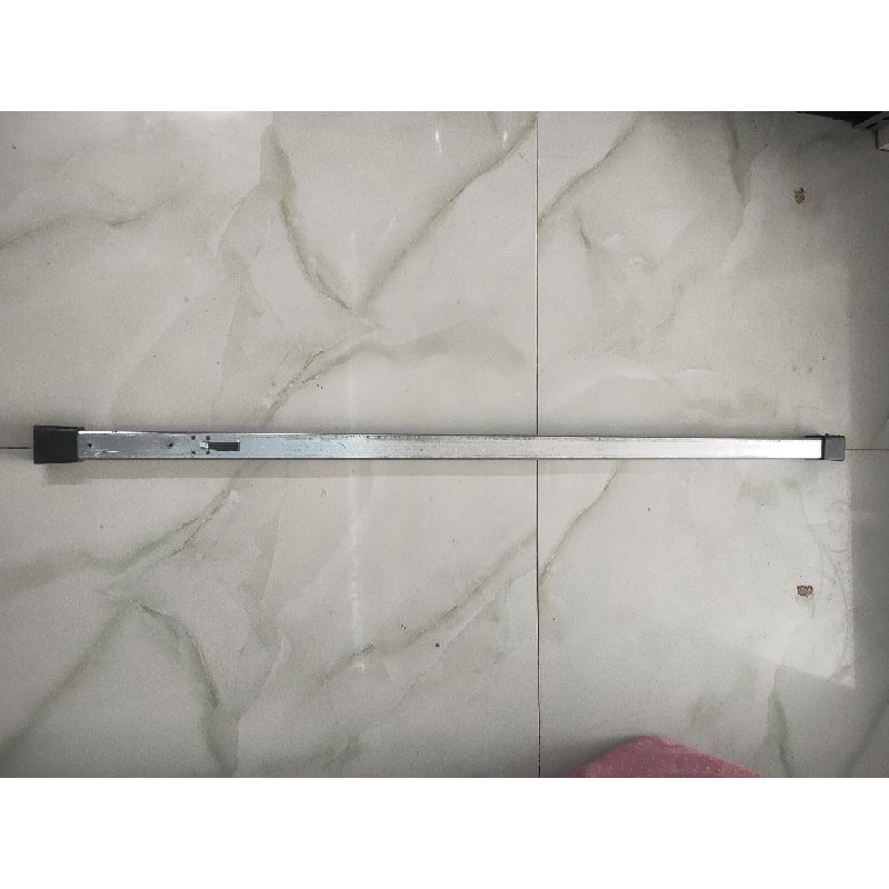 Thanh sắt vuông 2,5*2,5 dài 85cm cắt sãn ,khoan lỗ sẵn chế NCS