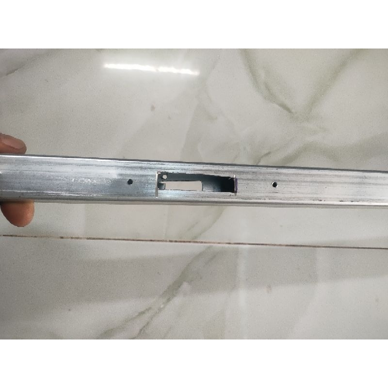 Thanh sắt vuông 2,5*2,5 dài 85cm cắt sãn ,khoan lỗ sẵn chế NCS
