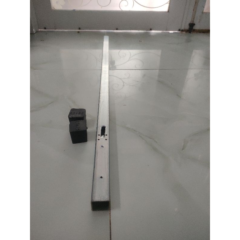 Thanh sắt vuông 2,5*2,5 dài 85cm cắt sãn ,khoan lỗ sẵn chế NCS