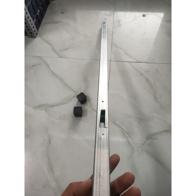 Thanh sắt vuông 2,5*2,5 dài 85cm cắt sãn ,khoan lỗ sẵn chế NCS