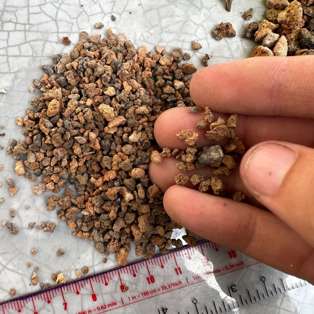 Xỉ than XA07 trải nền hỗ trợ lọc sạch nước hồ cá