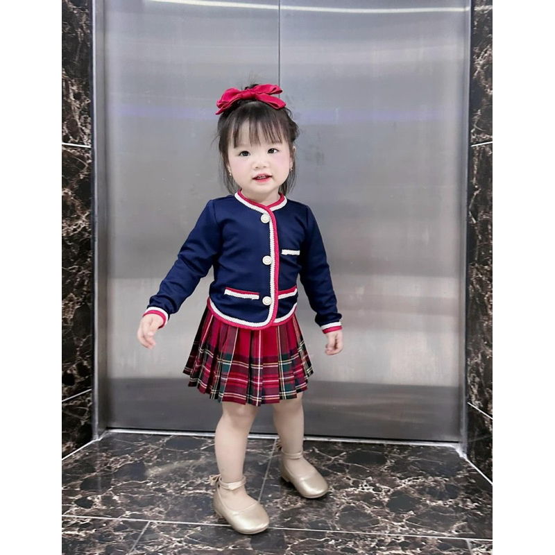 Set áo cadigan kèm chân váy kẻ đỏ cho bé