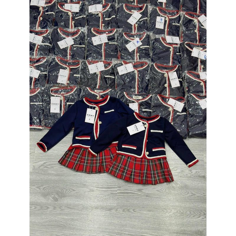 Set áo cadigan kèm chân váy kẻ đỏ cho bé