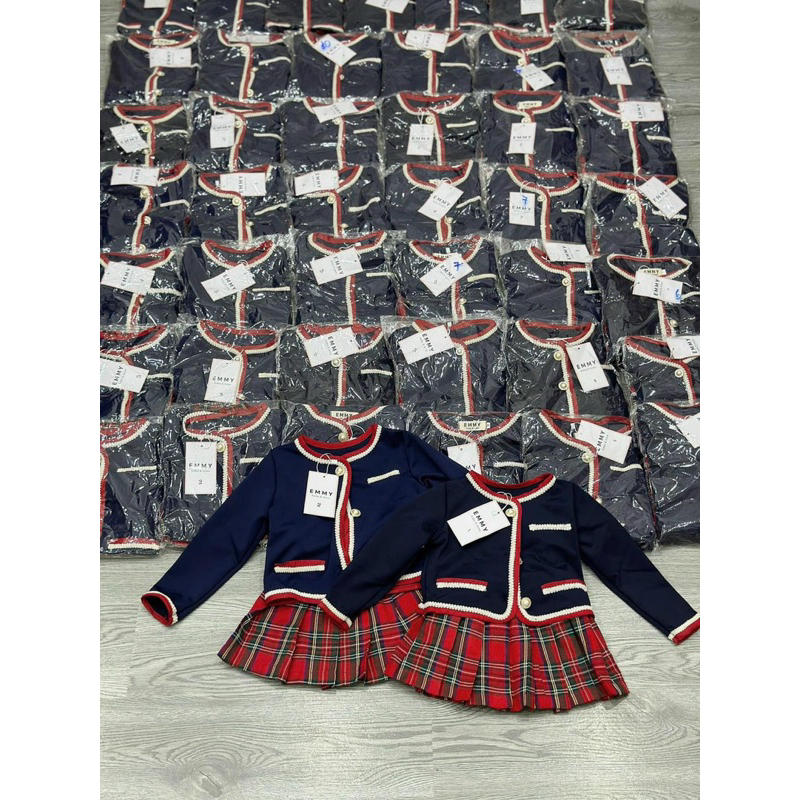Set áo cadigan kèm chân váy kẻ đỏ cho bé