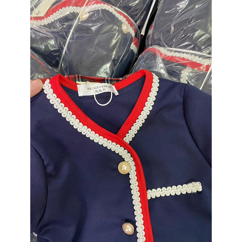 Set áo cadigan kèm chân váy kẻ đỏ cho bé