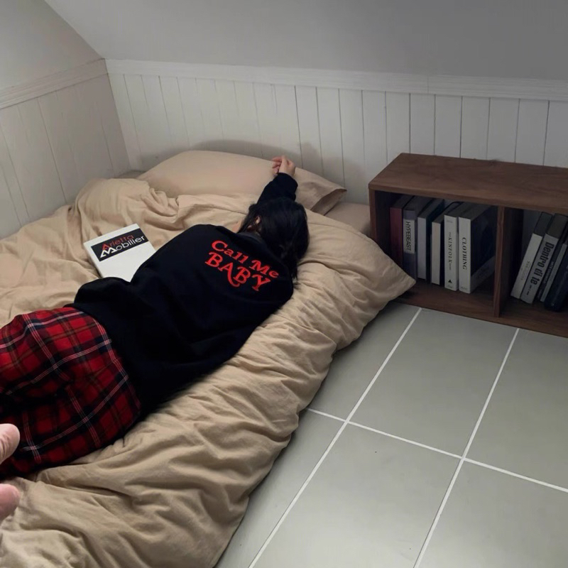 Áo Đen Tay Dài "Call Me Baby" - Quần Dài Caro Đỏ